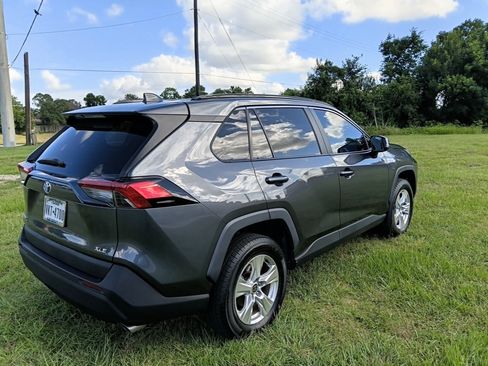 Used 2021 Toyota RAV4 XLE FWD image 4