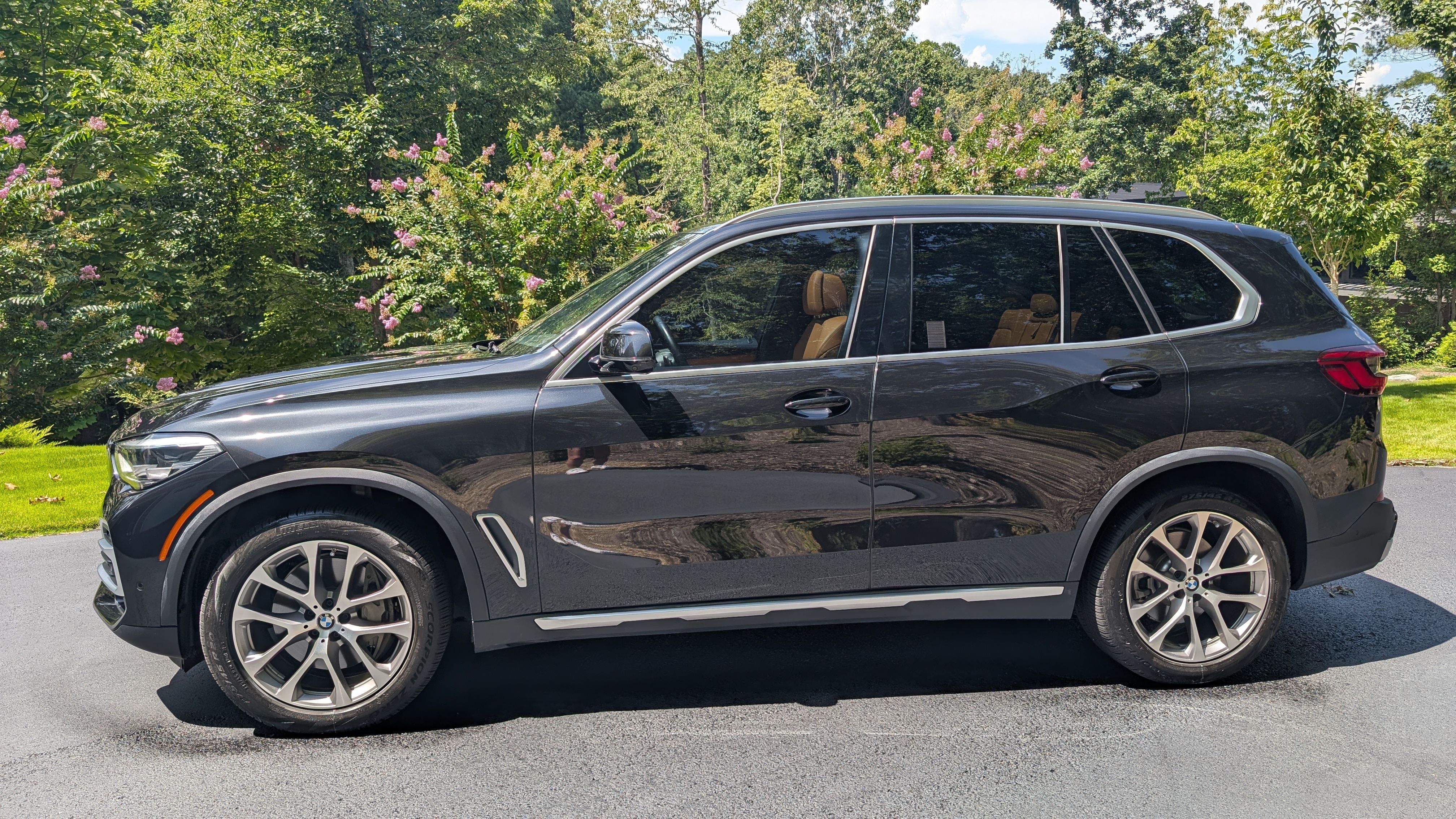 Used 2019 BMW X5 xDrive50i w/ Premium Package 2 AWD/4WD image 1