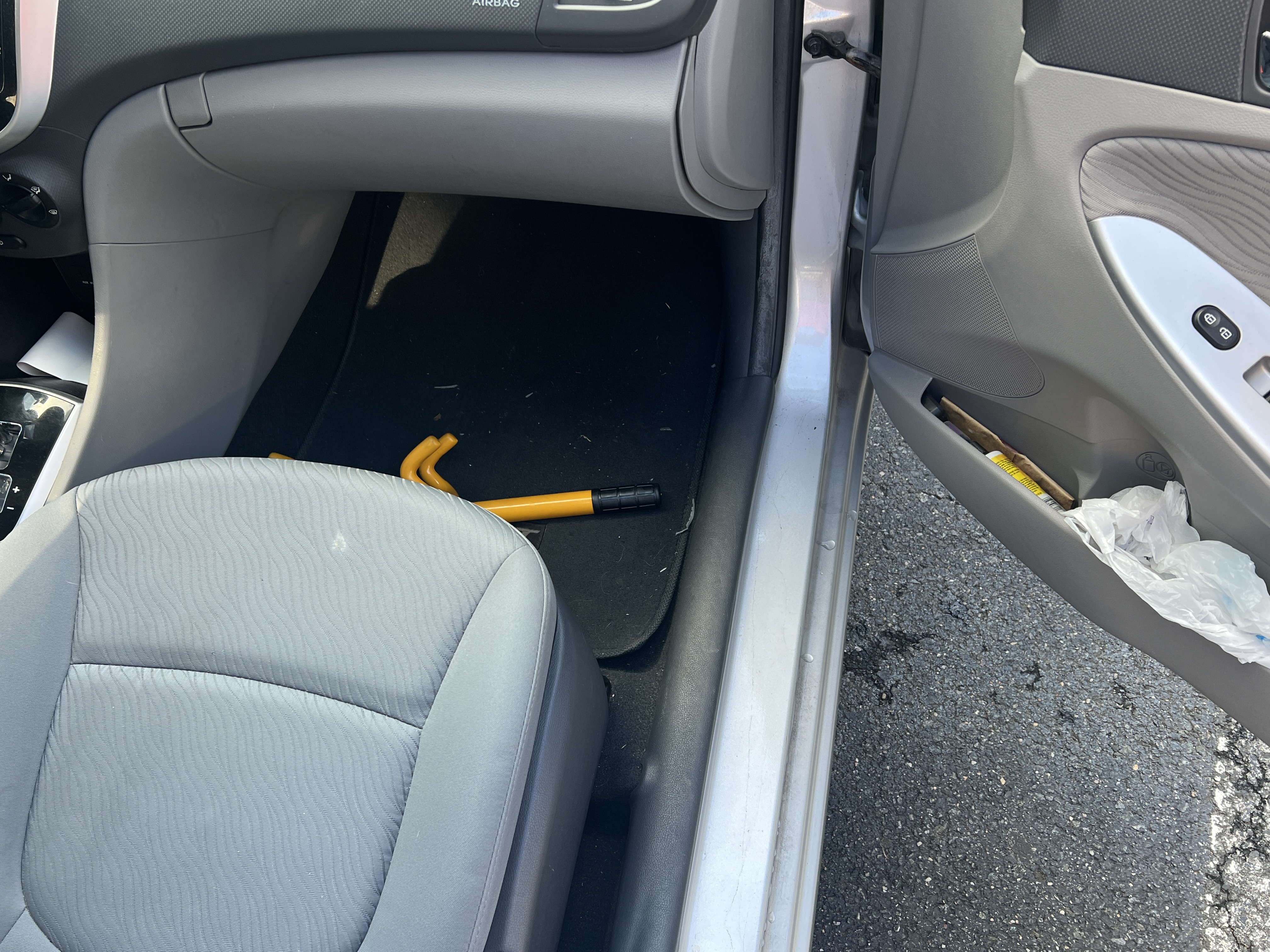 Used 2012 Hyundai Accent GLS w/ Premium Pkg 3 FWD image 6