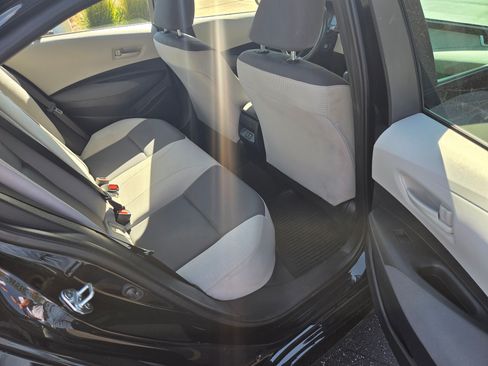 Used 2023 Toyota Corolla LE image 12