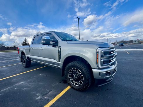 Used 2024 Ford F250 Platinum image 2