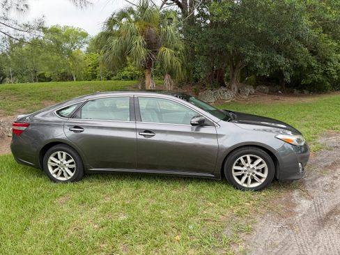 Used 2014 Toyota Avalon XLE Premium FWD image 6