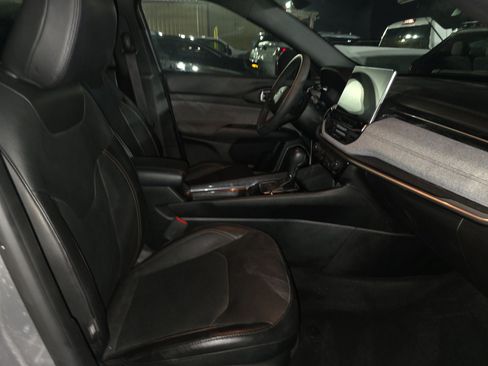 Used 2023 Jeep Compass Latitude image 10