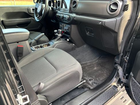 Used 2022 Jeep Gladiator Sport image 13