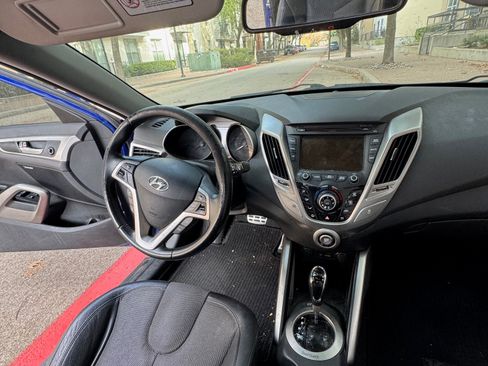 Used 2012 Hyundai Veloster w/ Style Pkg image 22
