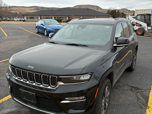 Used 2023 Jeep Grand Cherokee 4WD 4xe image 1