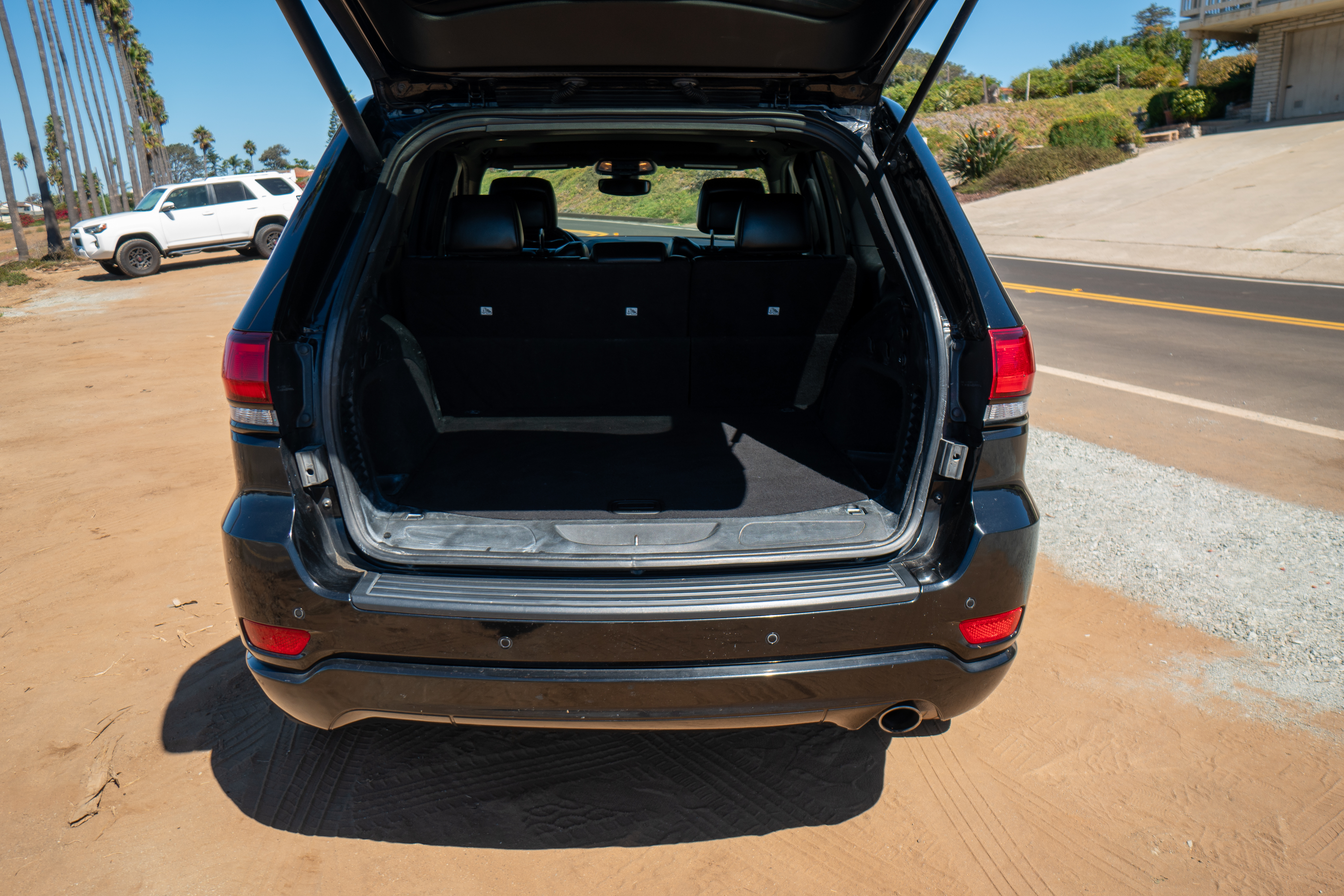 Used 2019 Jeep Grand Cherokee Altitude AWD/4WD image 25