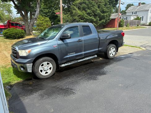 Used 2010 Toyota Tundra 4x4 Double Cab image 2