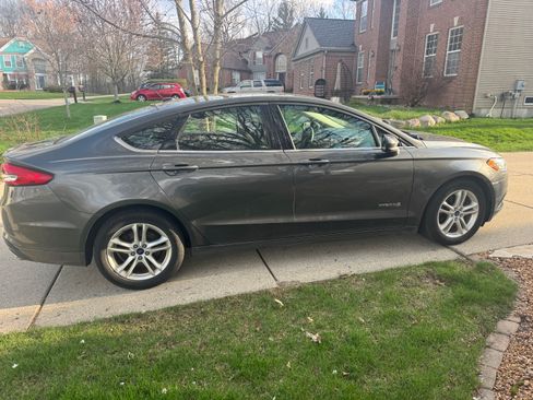 Used 2018 Ford Fusion SE image 4