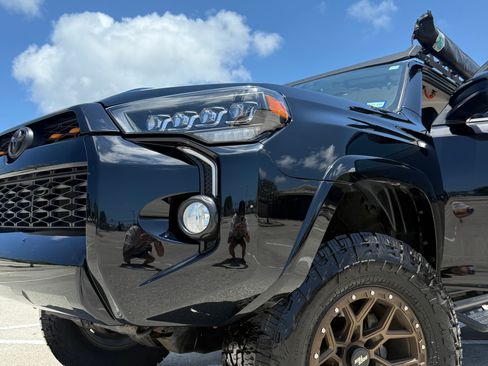 Used 2015 Toyota 4Runner SR5 AWD/4WD image 5