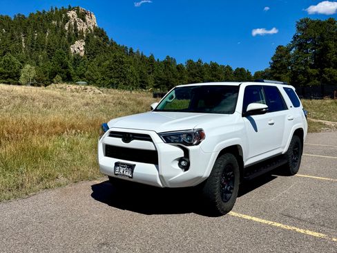 Used 2024 Toyota 4Runner SR5 Premium w/ Moonroof Package AWD/4WD image 2