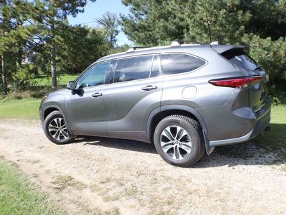 Used 2021 Toyota Highlander XLE