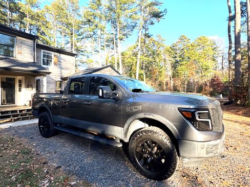 Used 2016 Nissan Titan SV image 1