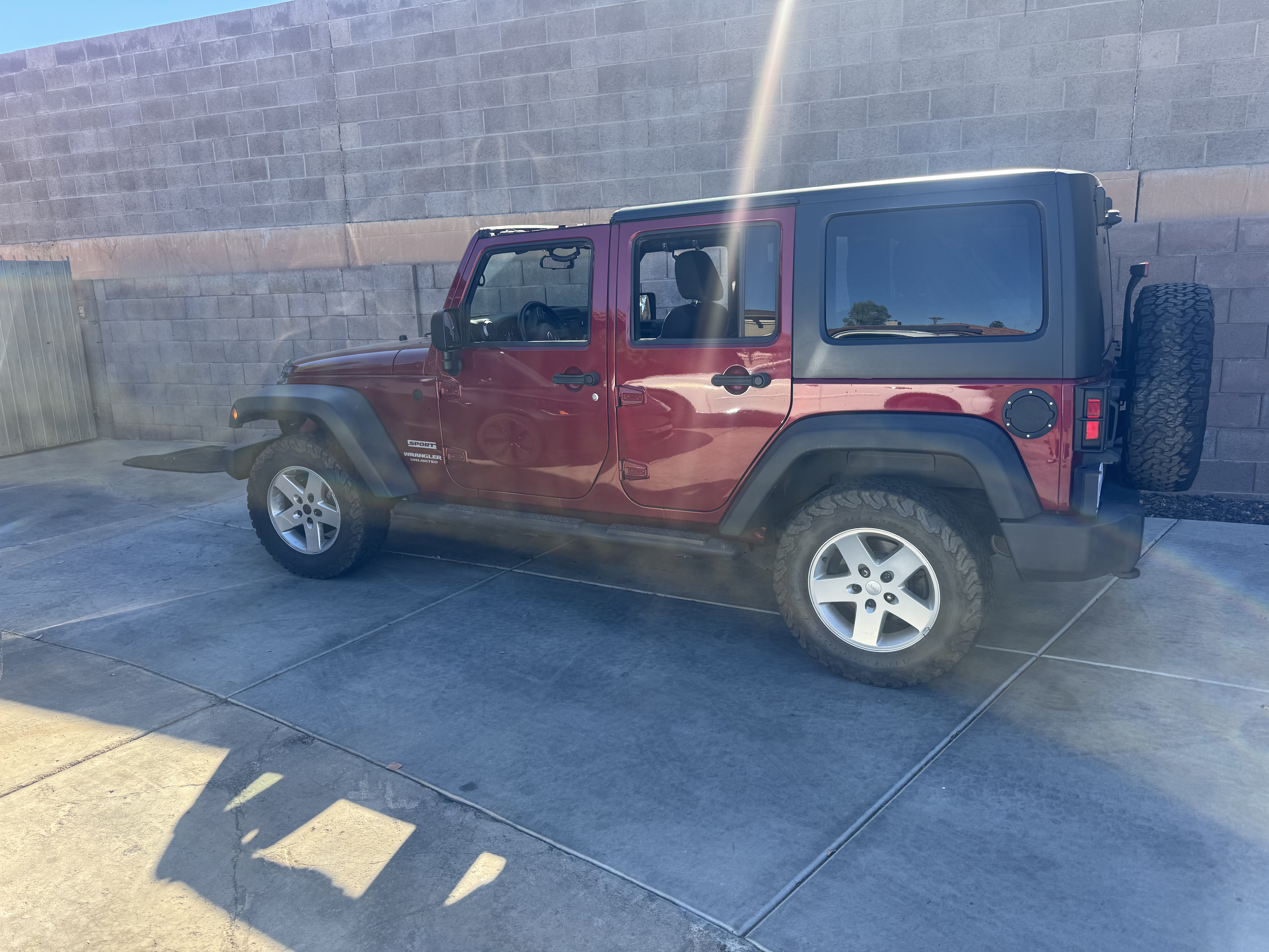 Used 2012 Jeep Wrangler Unlimited Sport w/ PWR Convenience Group AWD/4WD image 2