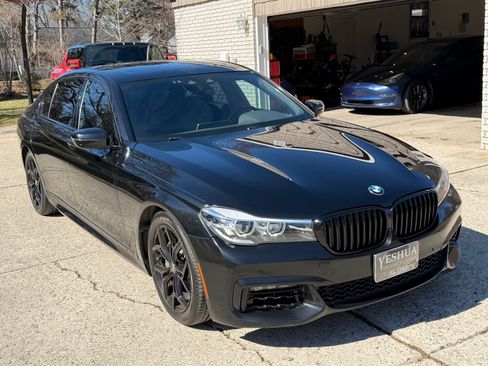 Used 2019 BMW 740i xDrive image 2