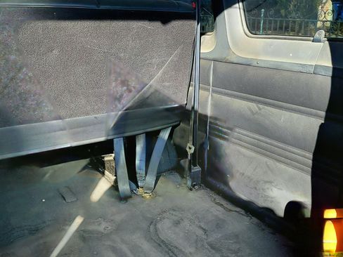 Used 2001 Dodge B3500 image 17