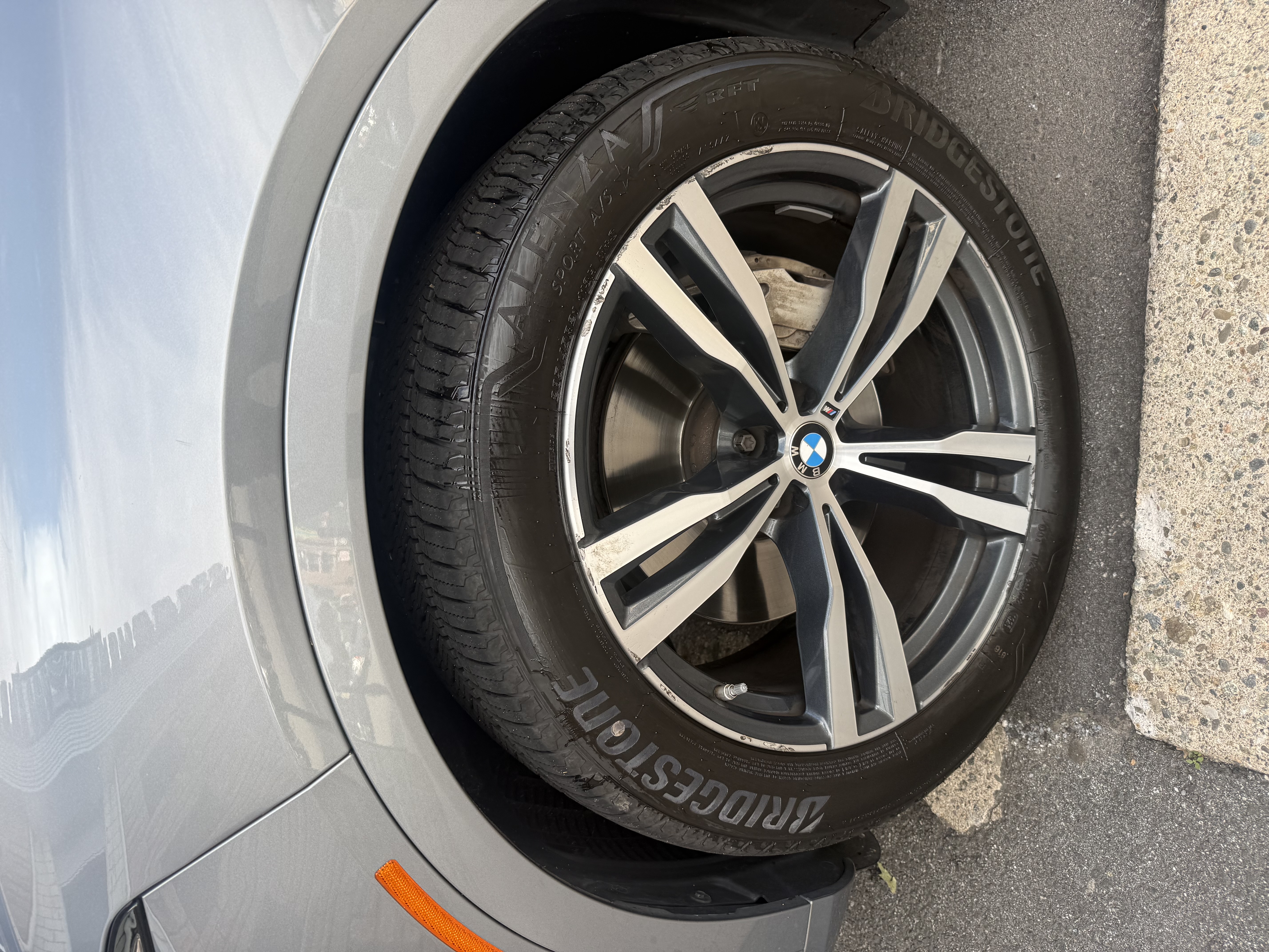 Used 2023 BMW X7 xDrive40i w/ M Sport Package AWD/4WD image 20