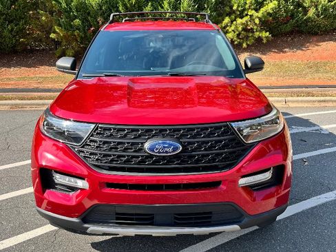 Used 2020 Ford Explorer XLT w/ Equipment Group 202A image 2