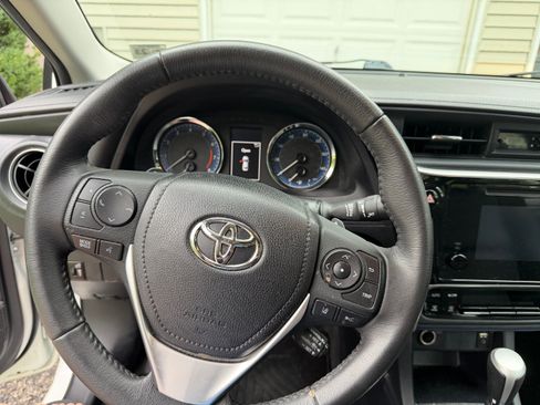 Used 2018 Toyota Corolla SE w/ Body Protection Package FWD image 12