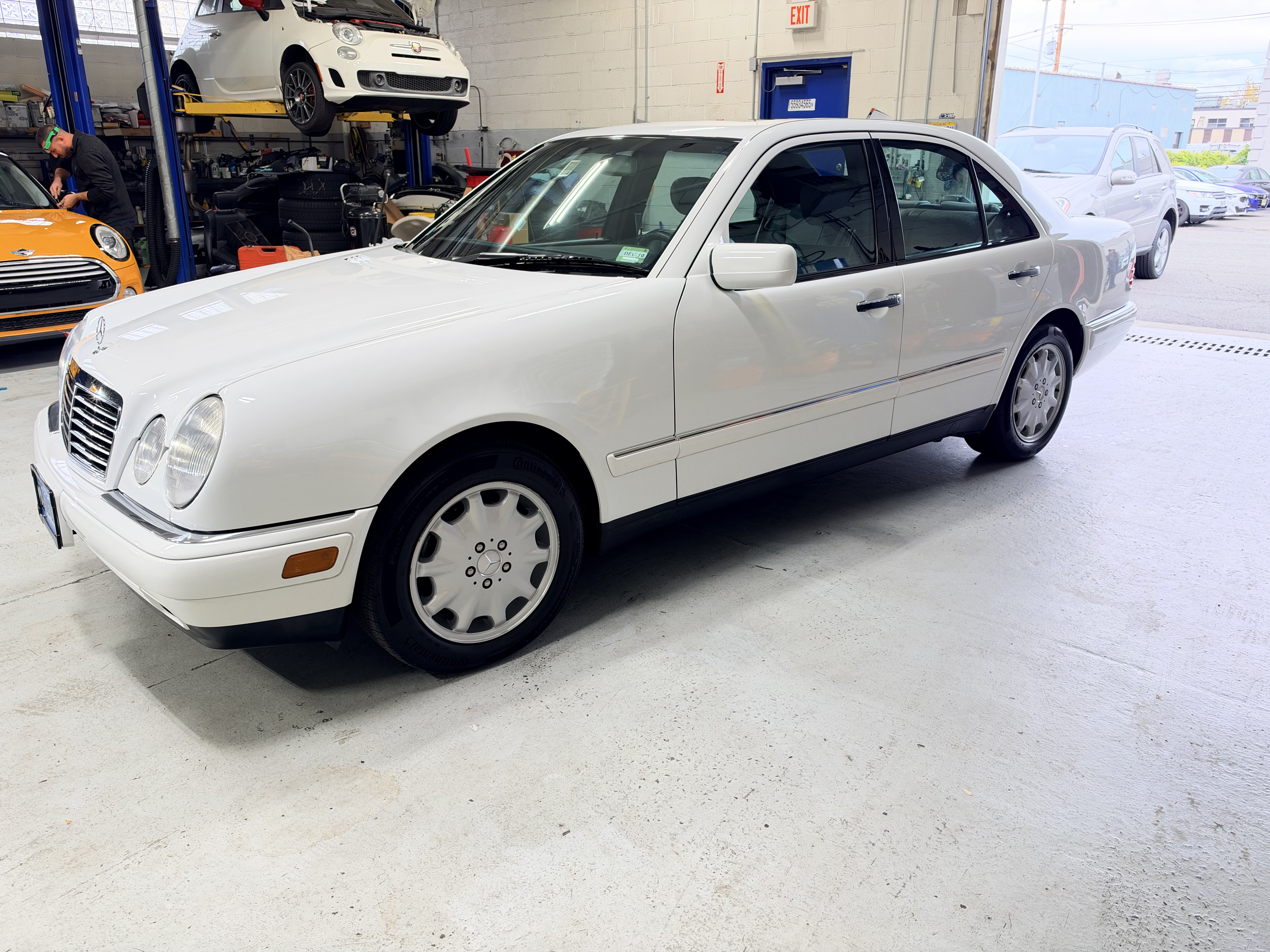 Used 1998 Mercedes-Benz E 300 Sedan image 2