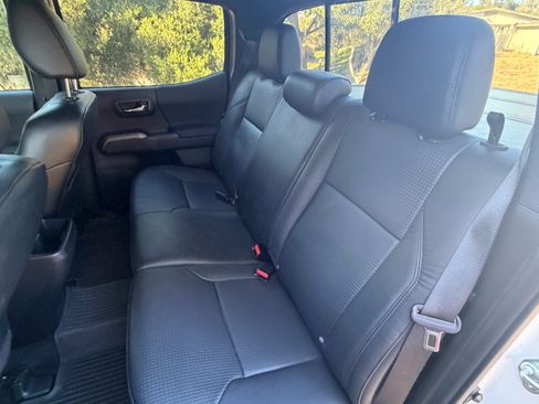 Used 2023 Toyota Tacoma TRD Off-Road w/ TRD Premium Off Road Package AWD/4WD image 12