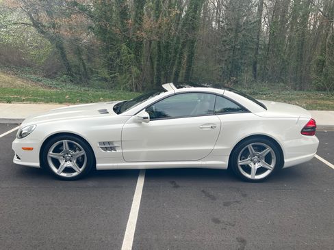 Used 2011 Mercedes-Benz SL 550 image 1
