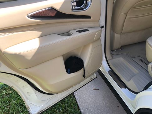 Used 2013 INFINITI JX35 35 Sport Utility 4D w/ Premium Pkg image 15