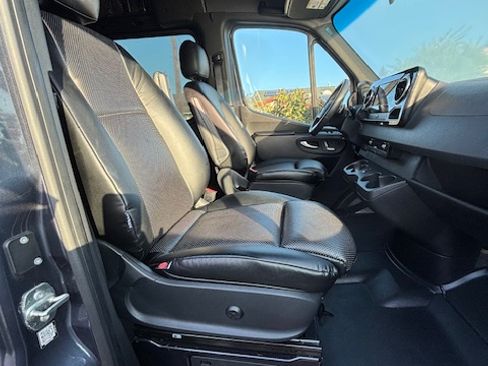 Used 2022 Mercedes-Benz Sprinter 2500 image 9