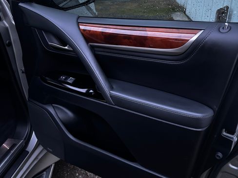 Used 2016 Lexus LX 570 4WD w/ Luxury Package image 27