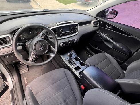 Used 2017 Kia Sorento LX FWD image 10