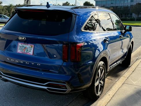 Used 2021 Kia Sorento S image 11