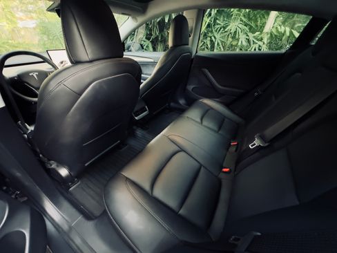 Used 2021 Tesla Model 3 Standard Range Plus image 5