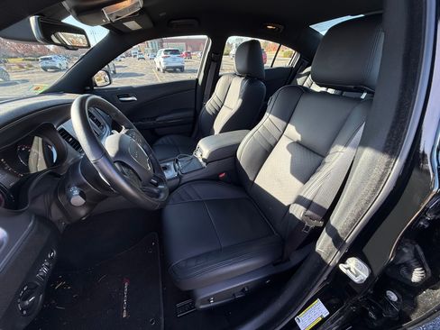 Used 2023 Dodge Charger R/T w/ Blacktop Package image 4