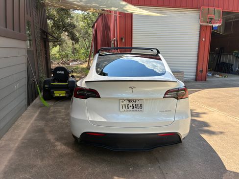 Used 2023 Tesla Model Y Performance AWD/4WD image 8