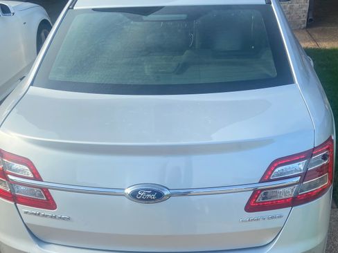 Used 2019 Ford Taurus Limited FWD image 4