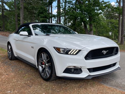 Used 2017 Ford Mustang GT Premium RWD image 5