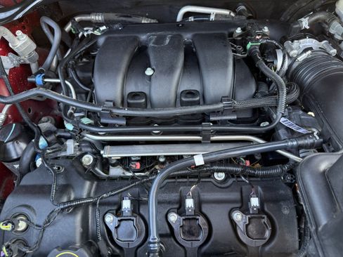 Used 2018 Ford Explorer Limited image 16