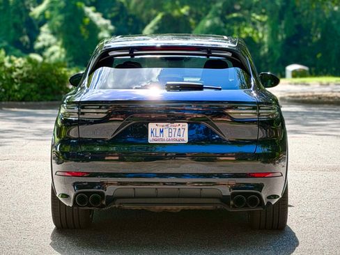 Used 2021 Porsche Cayenne GTS AWD/4WD image 5