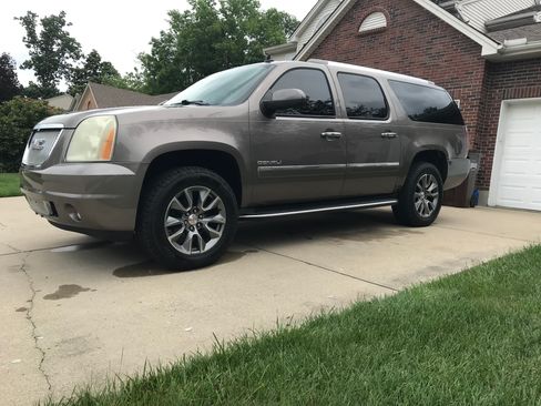 Used 2011 GMC Yukon XL Denali AWD/4WD image 13
