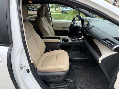Used 2023 Toyota Sienna XLE AWD/4WD image 10