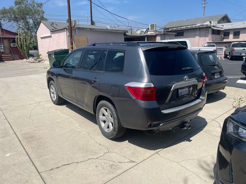 Used 2010 Toyota Highlander 2WD image 5