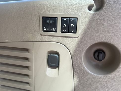 Used 2018 GMC Yukon XL SLT image 12