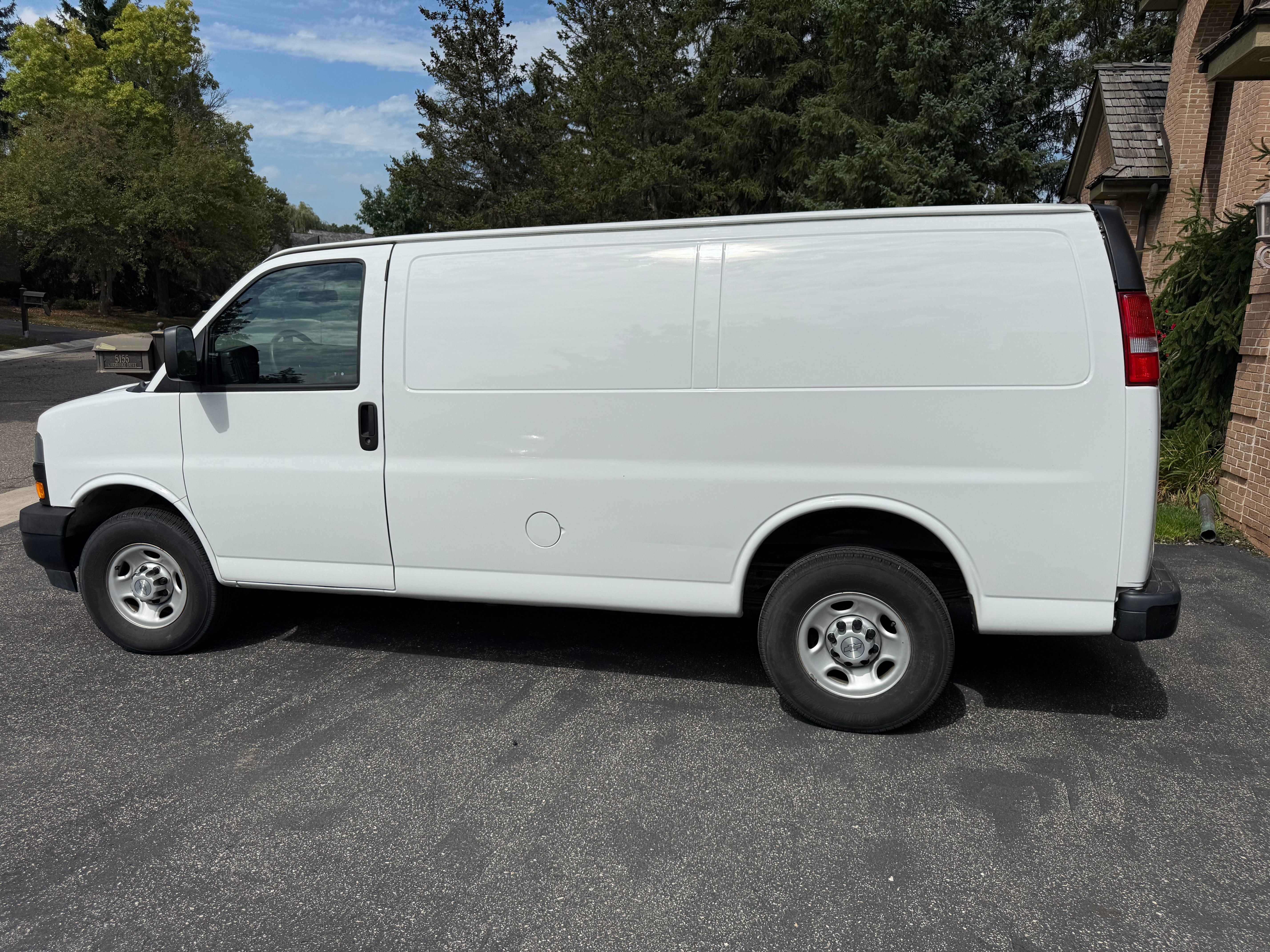 Used 2019 Chevrolet Express 2500 w/ Driver Convenience Package RWD image 2