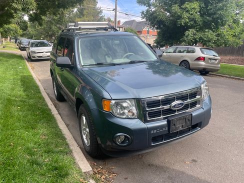 Used 2011 Ford Escape XLT image 2