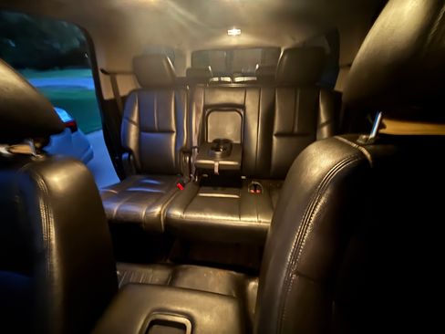 Used 2013 GMC Yukon XL SLT w/ SLT-2 Equipment Package AWD/4WD image 6