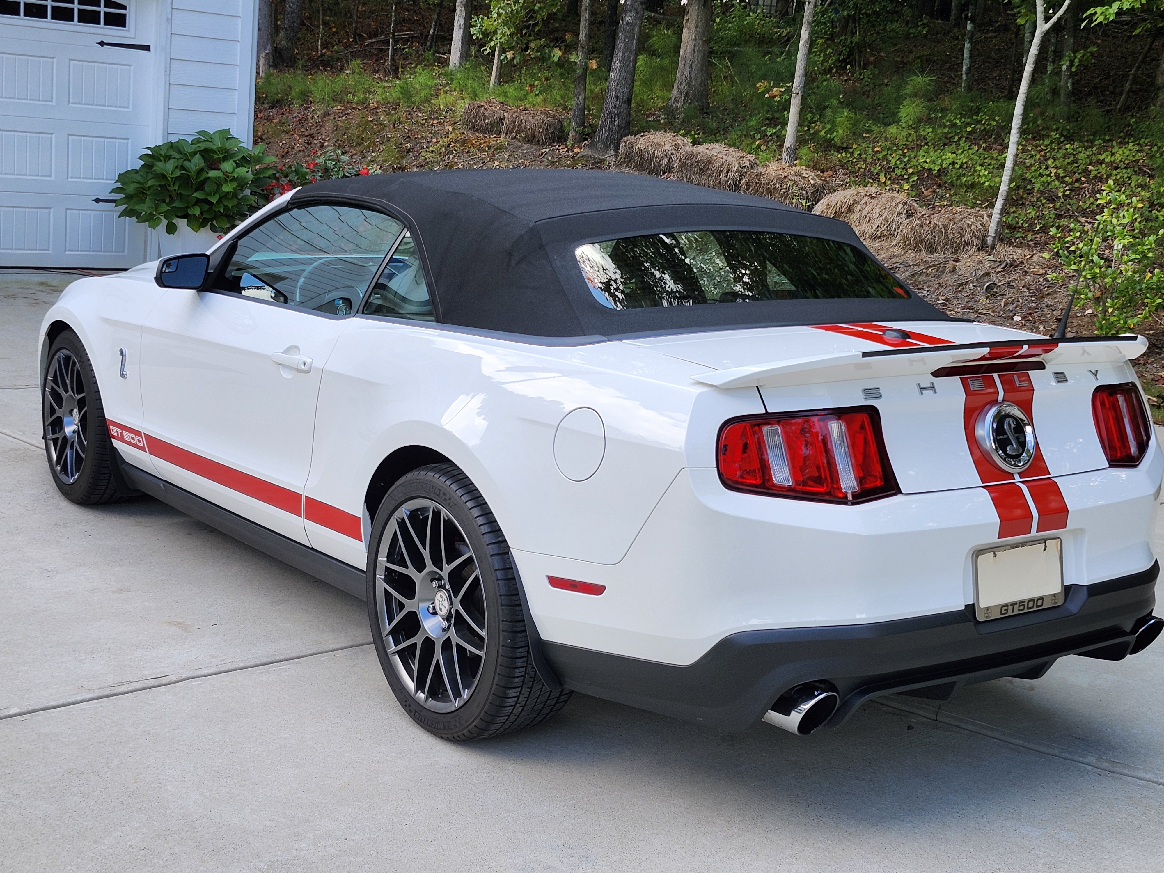 Used 2012 Ford Mustang Shelby GT500 w/ SVT Performance Pkg RWD image 6