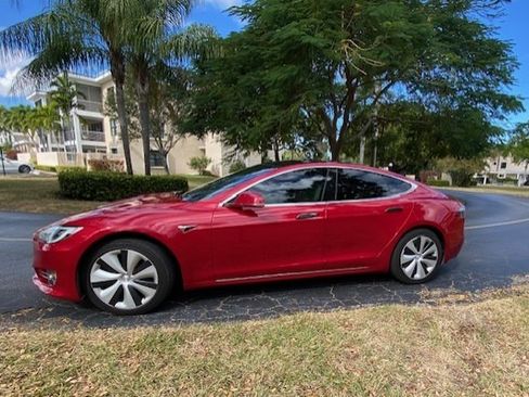 Used 2020 Tesla Model S Long Range Plus image 2