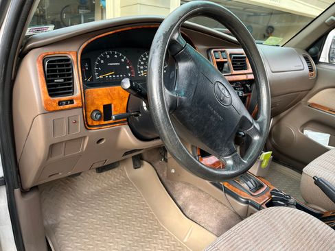 Used 1998 Toyota 4Runner SR5 image 10