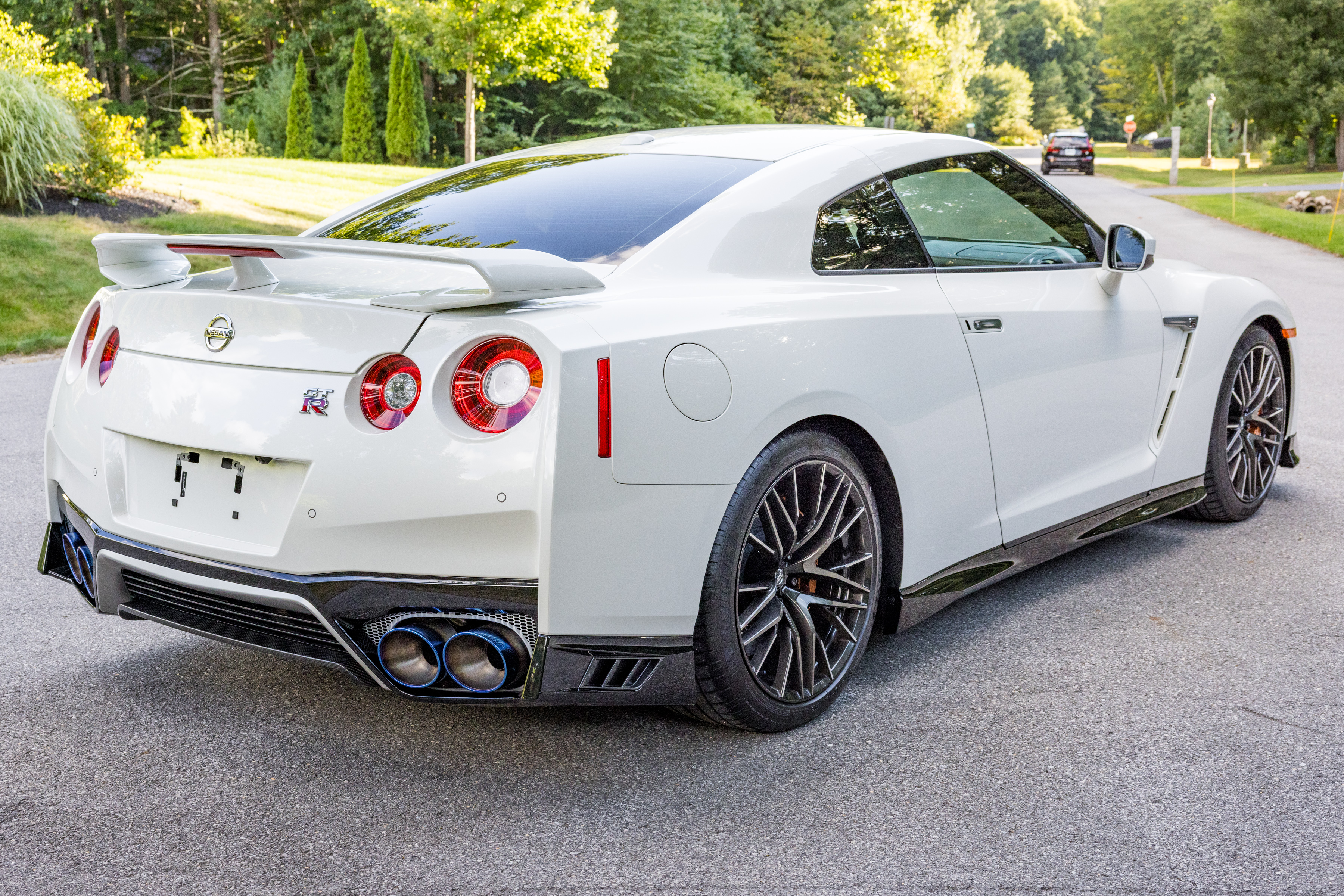 Used 2021 Nissan GT-R Premium AWD/4WD image 4