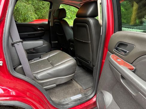 Used 2014 Cadillac Escalade Luxury AWD/4WD image 11